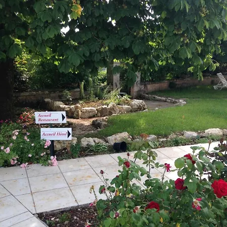 Logis Le Manoir D'elles Hotel *